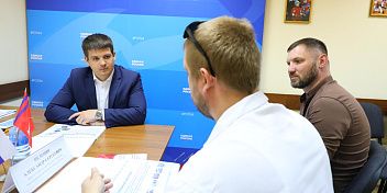 Александр Нелепин провел прием граждан в рамках Недели приемов по вопросам образования