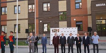 Игорь Романов поздравил с Днем знаний учеников и педагогов школы №121 Тракторозаводского района