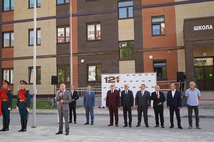 Игорь Романов поздравил с Днем знаний учеников и педагогов школы №121 Тракторозаводского района