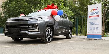 Ветерану СВО из Волгоградской области передан автомобиль от фонда «Защитники Отечества»