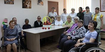 Иван Самохин продолжает дарить подарки от компании «Сады Придонья»