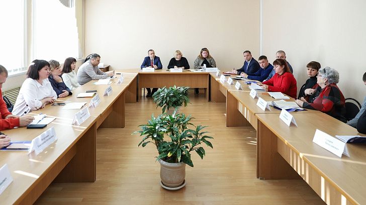 Профильный комитет облдумы провел выездное совещание по вопросам управления многоквартирными домами