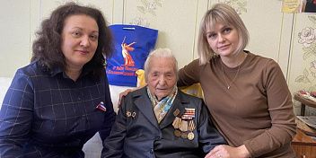 Мария Аплеталина поздравила с годовщиной Победы в Сталинградской битве 103-летнюю защитницу города Александру Ивановну Лемякину