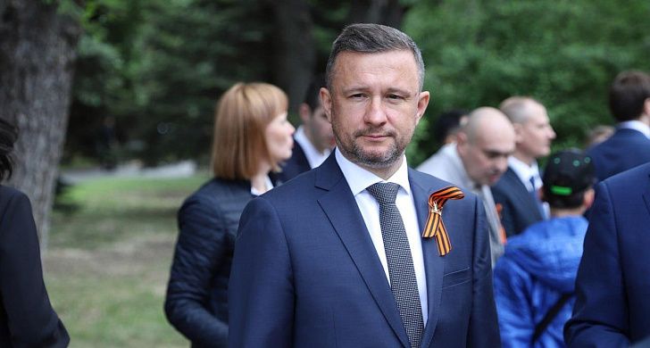 Поздравление первого заместителя председателя Волгоградской областной Думы Михаила Струка с 82-ой годовщиной Победы в Сталинградской битве
