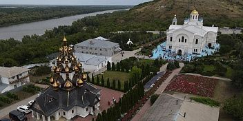 Спикер регионального парламента поздравил настоятельницу Усть-Медведицкого Спасо-Преображенского монастыря с юбилеем