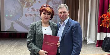 Станислав Коротков поздравил заслуженных учителей Кировского района  Волгограда
