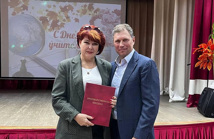 Станислав Коротков поздравил заслуженных учителей Кировского района  Волгограда