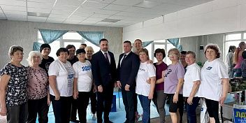 Депутаты ЛДПР поздравили представительниц активного долголетия Волгоградской области 