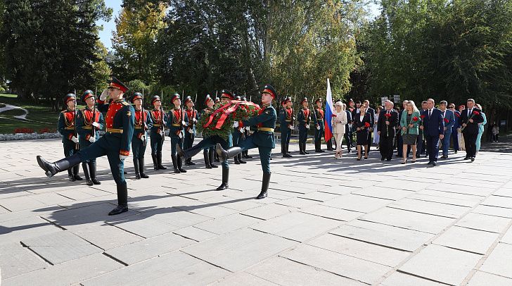 На Мамаевом кургане почтили память защитников Сталинграда