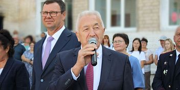 Александр Блошкин встретился с педагогами и учащимися Сидорской средней школы