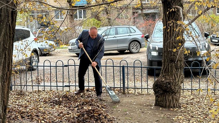 В Волжском прошел осенний субботник