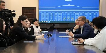 Александр Коротков обсудил с молодыми семьями меры социальной поддержки 