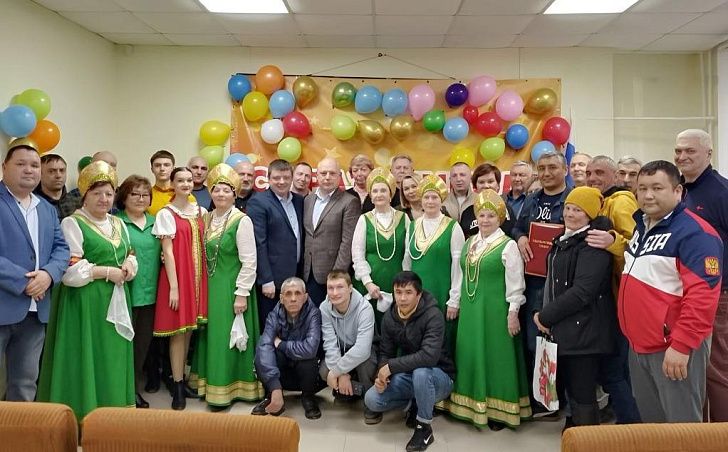 Работники сферы ЖКХ принимают поздравления