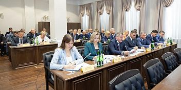 Андрей Бочаров провел стратегическую сессию по реализации программ в сфере экологии