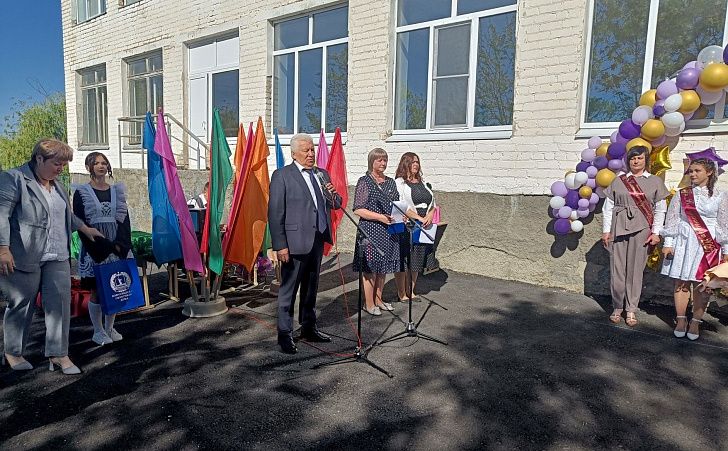 Для выпускников  Александровской средней школы прозвенел последний звонок