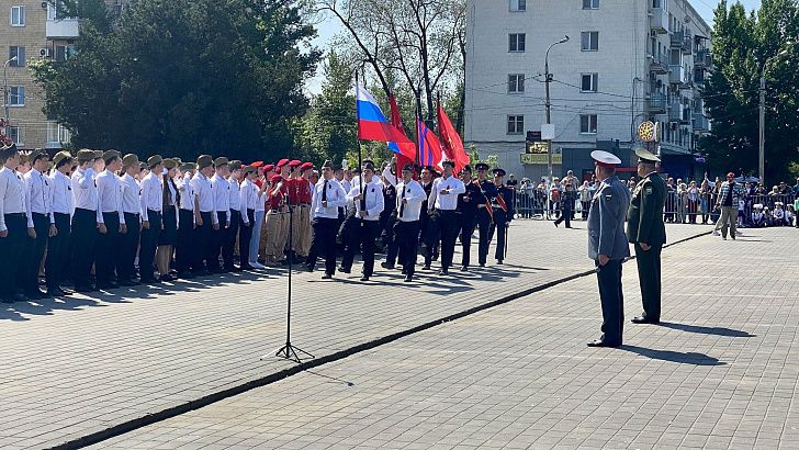 Парад Победы с участием учеников кадетских классов