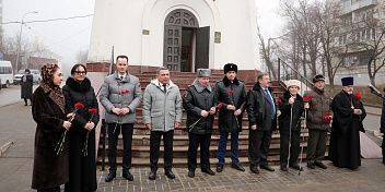 Депутаты регионального парламента почтили память защитников Сталинграда