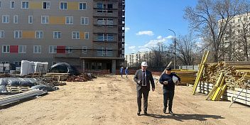 В Волжском проверили темпы строительства новой детской поликлиники