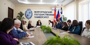 Поддержка молодежи: в Волгограде обсудили реализацию закона о наставничестве