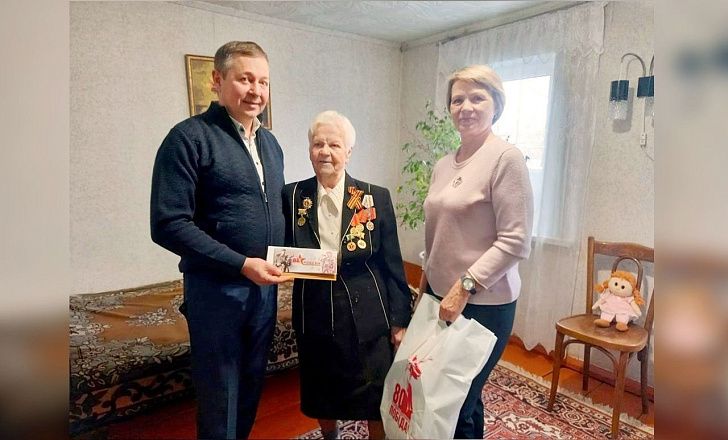 Татьяна Распутина посетила калачевских ветеранов Великой Отечественной войны
