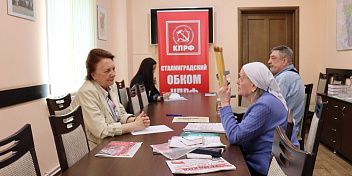 В рамках Единого дня депутатского приема руководитель фракции КПРФ Тамара Головачева провела встречи с избирателями