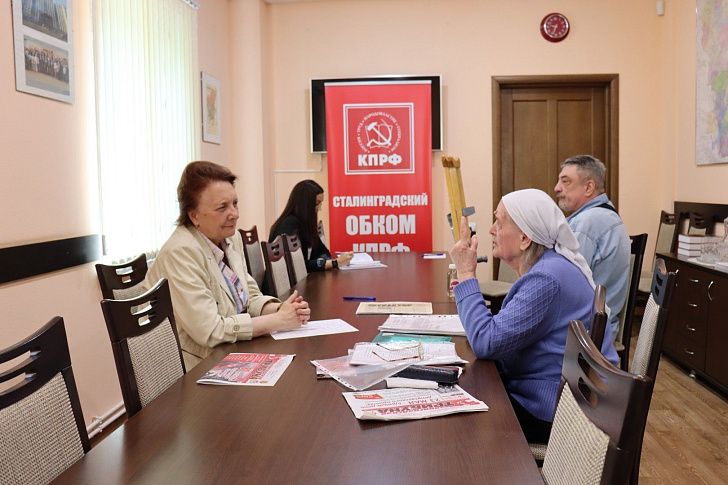 В рамках Единого дня депутатского приема руководитель фракции КПРФ Тамара Головачева провела встречи с избирателями