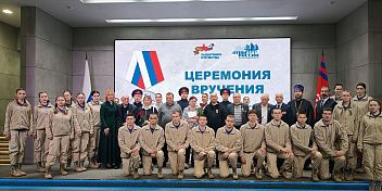 В Волгограде отцам участников СВО вручили медали «Отец солдата»