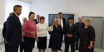 Депутаты фракции КПРФ посетили Цацинскую школу
