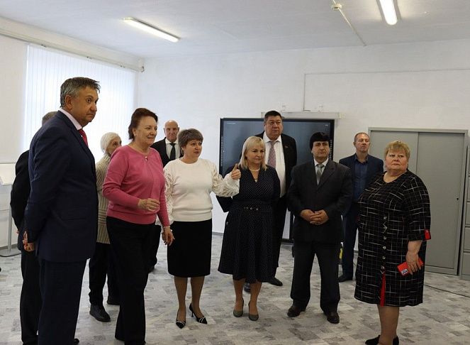 Депутаты фракции КПРФ посетили Цацинскую школу
