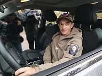 В волгоградском регионе участнику СВО передан еще один автомобиль с ручным управлением