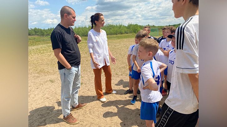 Екатерина Мицукова встретилась с юными футболистами