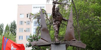 В областном госпитале ветеранов войн состоялось открытие памятника защитникам Отечества