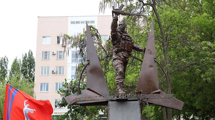 В областном госпитале ветеранов войн состоялось открытие памятника защитникам Отечества