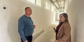 Дмитрий Григоров ознакомился с ходом ремонтных работ в школе №13 города Волжского