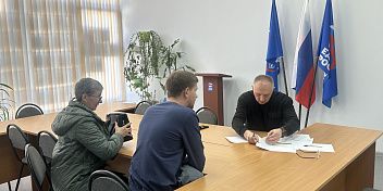 «Наша задача — быть рядом и решать проблемы»: Дмитрий Григоров провёл приём семей участников СВО