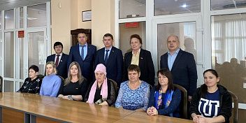 Депутаты-коммунисты Волгоградской областной Думы встретились с матерями и женами участников СВО