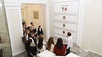Студенты и преподаватели ВолГУ изучили историю и современность регионального парламента   
