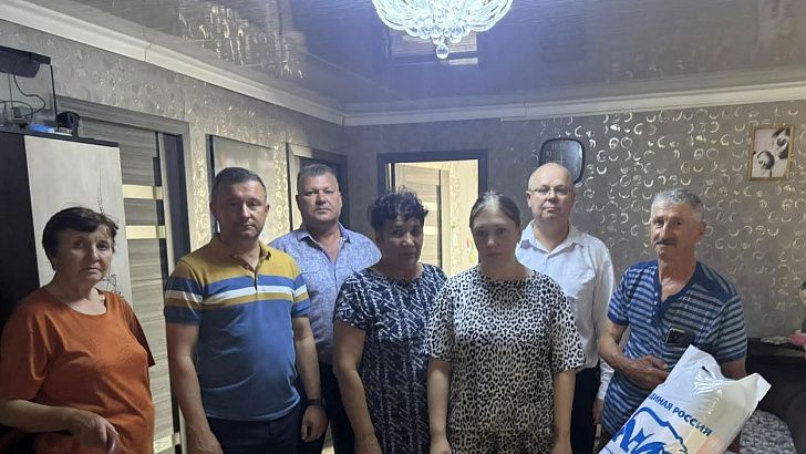 Михаил Струк посетил семью героя СВО
