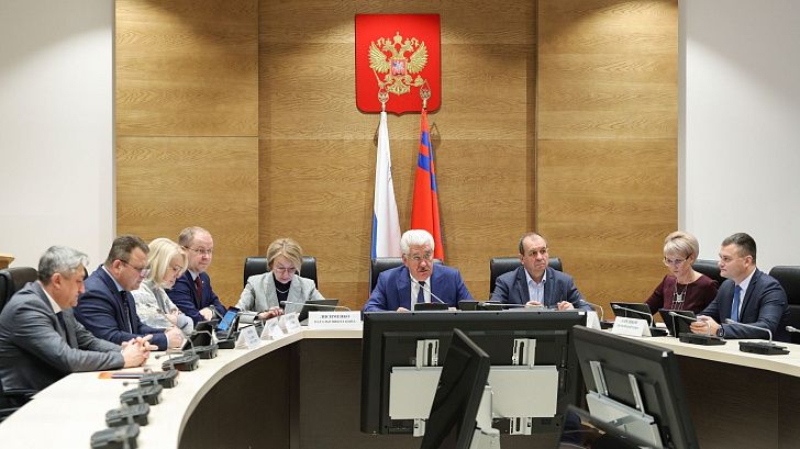 Волгоградская областная Дума приступила к рассмотрению проекта главного финансового документа региона