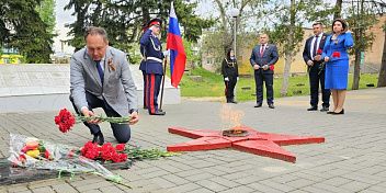 Юрий Марамыгин почтил память солдат, погибших в годы Великой Отечественной войны