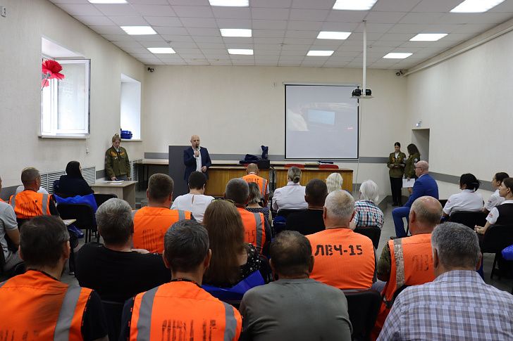 Олег Дмитриев поздравил с Днем железнодорожника сотрудников Вагонного участка Волгоград