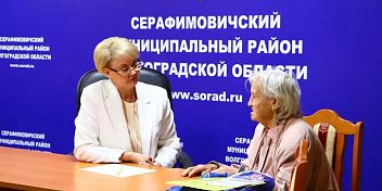 Депутат Лариса Гордиенко провела прием граждан в Серафимовичском районе