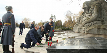 В Волгограде почтили память павших героев