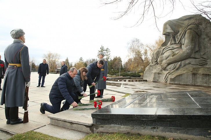 В Волгограде почтили память павших героев