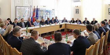 На заседании парламентской фракции «Единая Россия» рассмотрен вопрос о проектной работе