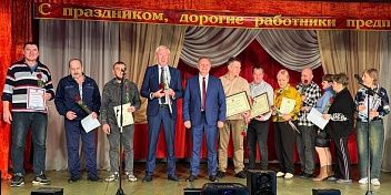 В автоколонне 1732 города Волжский прошло торжественное мероприятие, посвящённое Дню работника транспорта