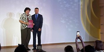 Праздник хранителей книжной культуры: Евгений Кареликов поздравил библиотекарей Волгограда с Общероссийским днем библиотек
