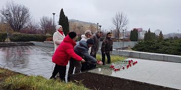 Игорь Романов почтил память погибших защитников Отечества