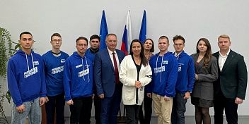 В Волжском отделении «Единой России» прошла встреча активистов «Молодой Гвардии» с представителями власти