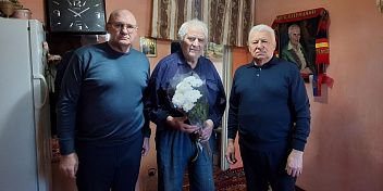 Александр Шевченко поздравил Виктора Наборщикова, имеющего статус «Дети Сталинграда»